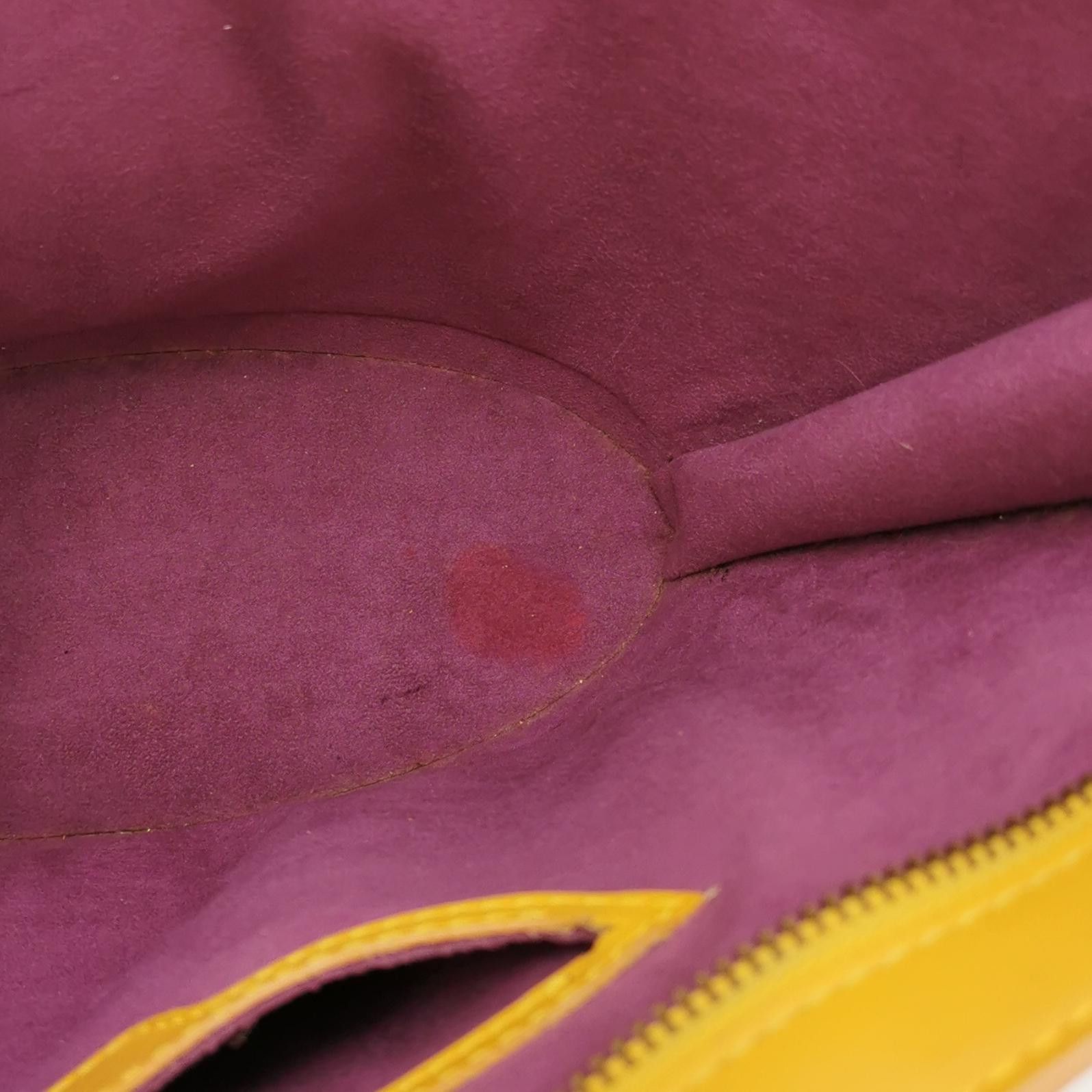Louis Vuitton Louis Vuitton (LV) Saint Jacques leather solid color water Size ONE SIZE - 9 Thumbnail