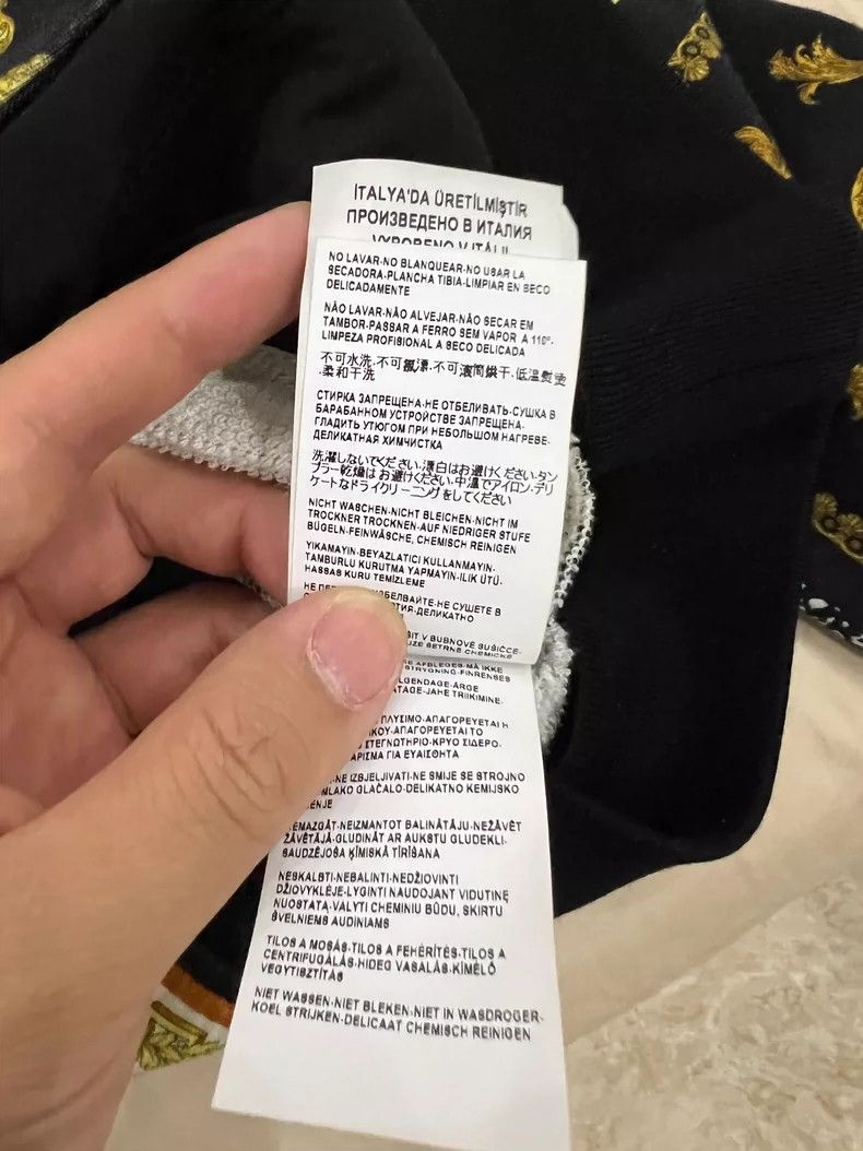Versace Versace Classic baroque style stitching pattern design Size US M / EU 48-50 / 2 - 14 Thumbnail