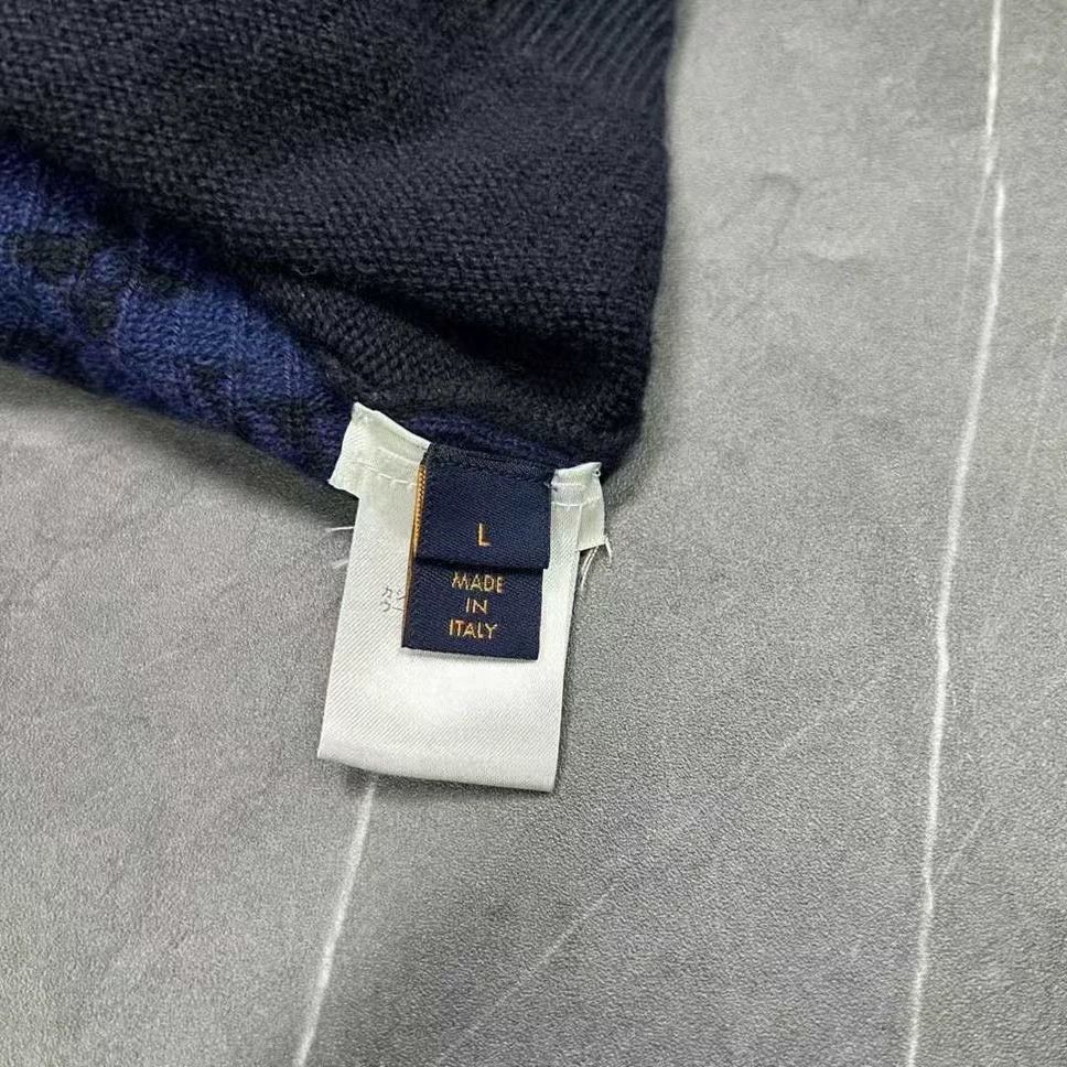 Louis Vuitton louis vuitton logo sweater in navy blue Size US L / EU 52-54 / 3 - 8 Thumbnail