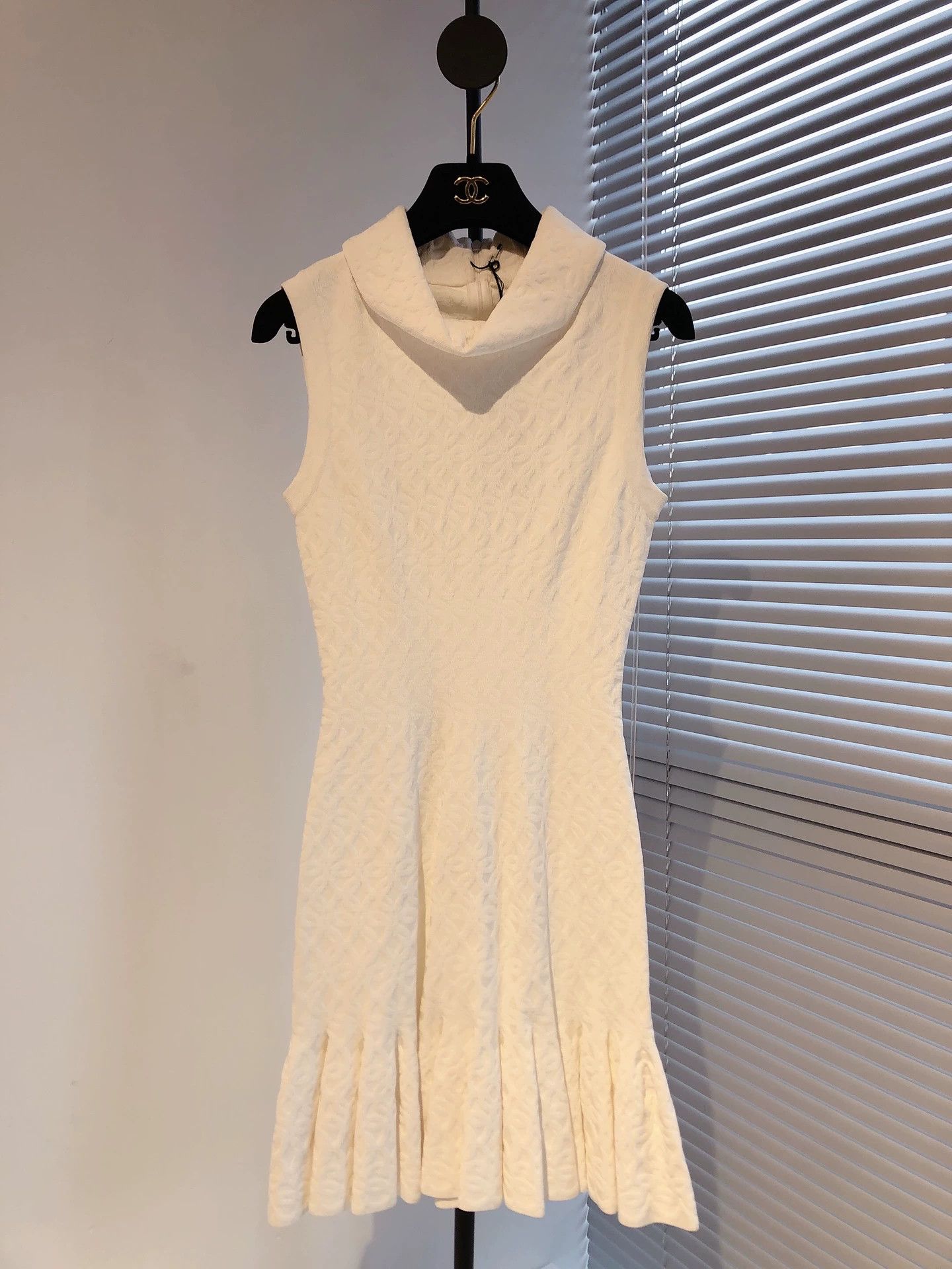 Vintage ALAIA White Sleeveless Bodycon Dress Size US S / EU 44-46 / 1 - 1 Thumbnail