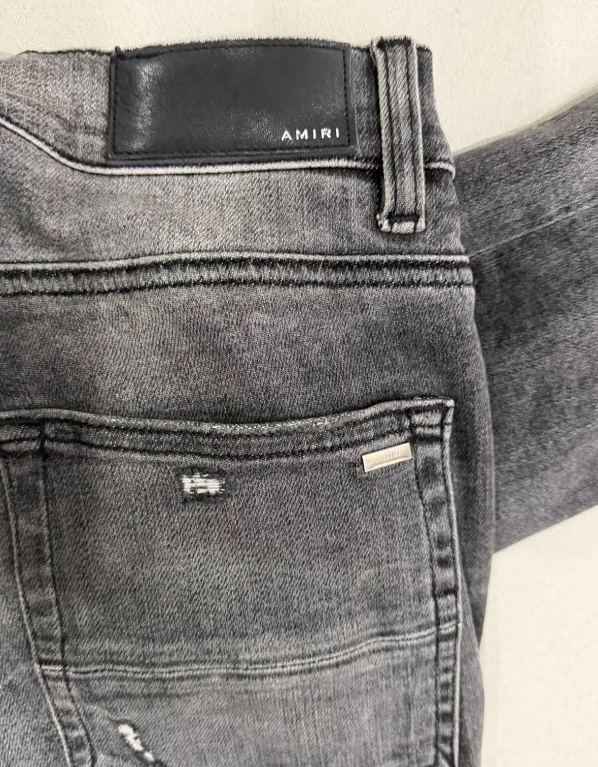 Amiri Amiri distressed pants gray size 30 wxx Size US 30 / EU 46 - 2 Thumbnail