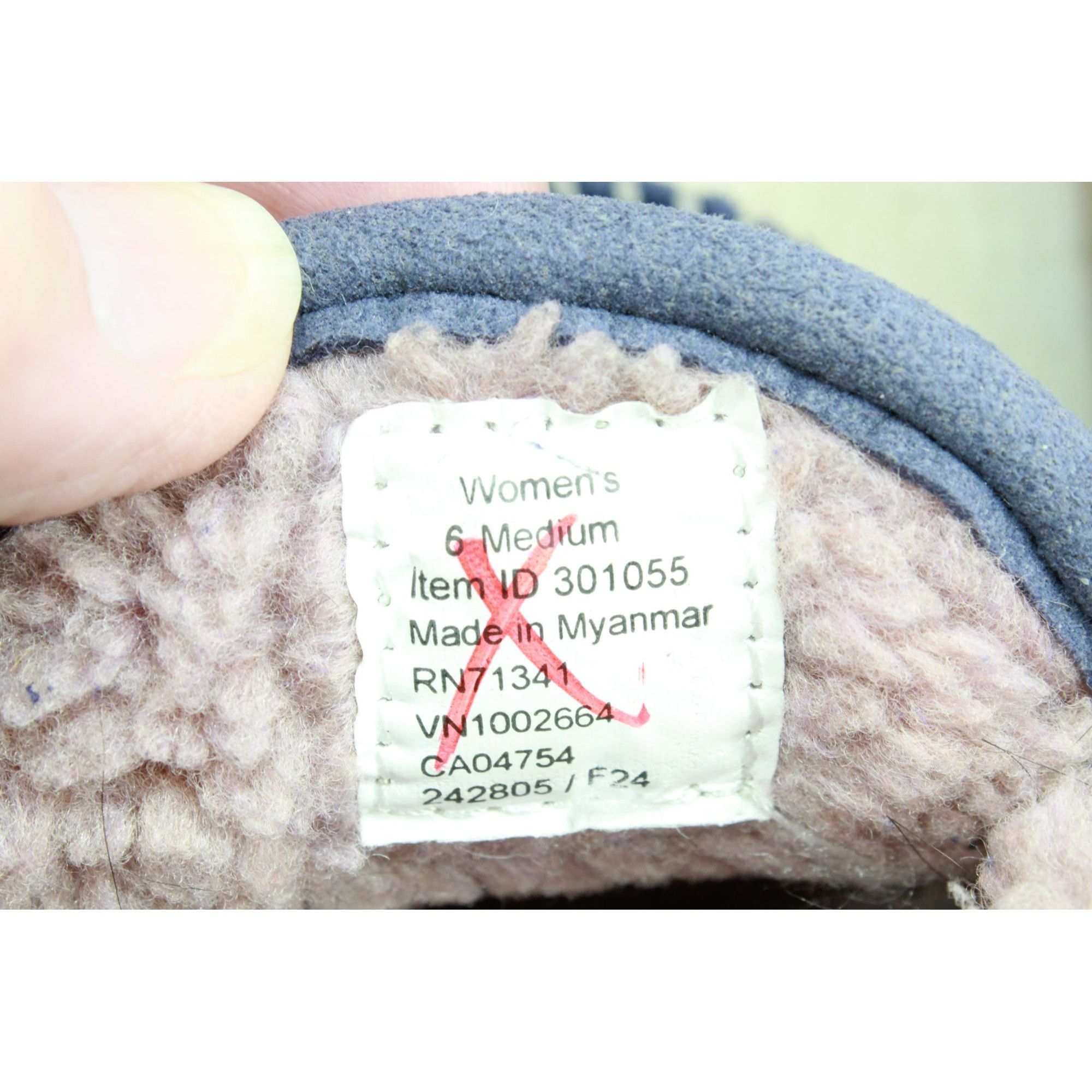 L.L. Bean LL Bean Women's Fleece Mountain Moccasin Slippers Size US 6 / IT 36 - 8 Thumbnail