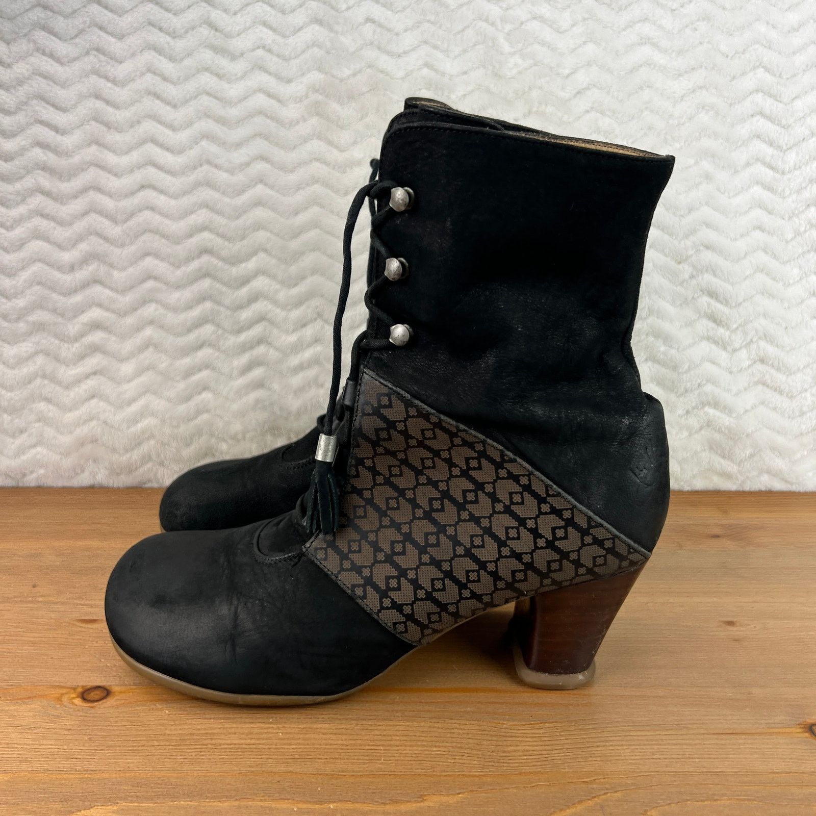 John Fluevog JOHN FLUEVOG OPERETTAS MARIETTA 7 SUEDE LEATHER BOOTS Discon Size US 7 / IT 37 - 4 Thumbnail