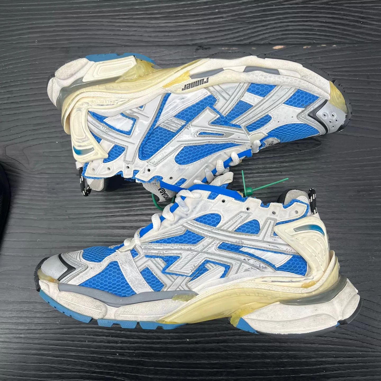Balenciaga Balenciaga Runner Distressed White/Blue 44 Worn 2x Size US 11 / EU 44 - 3 Thumbnail