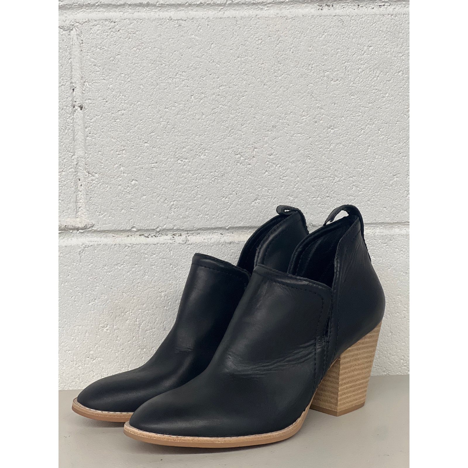 Jeffrey Campbell Jeffrey Campbell sz 8.5 black booties pull on leather chunky Size US 8.5 / IT 38.5 - 2 Thumbnail