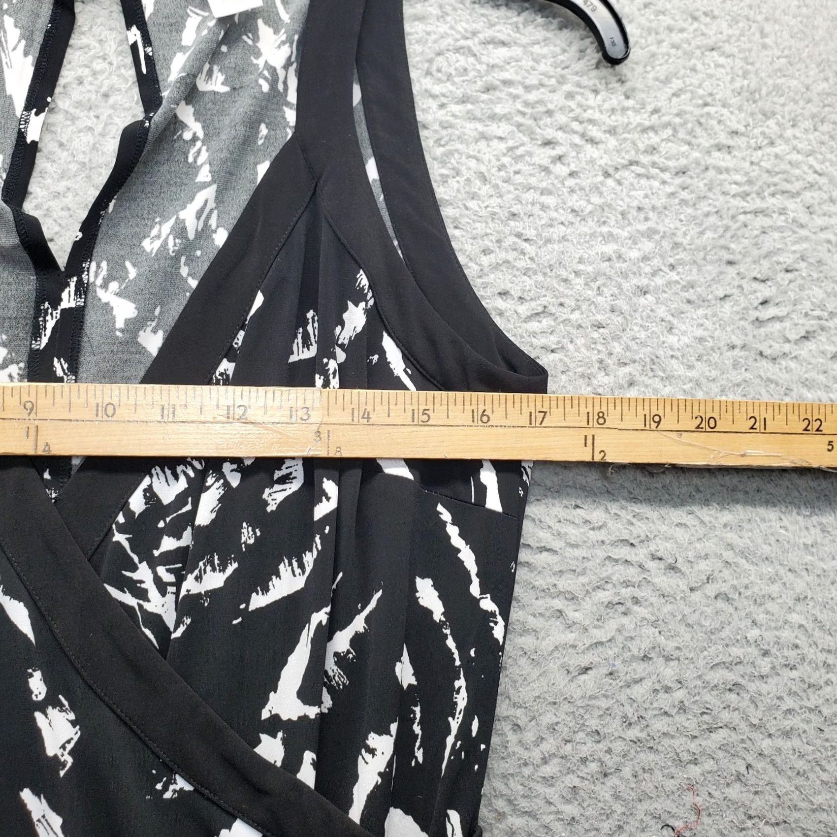 Vintage Caché Jumpsuit Womens Size 8 V-Neck Tie Waist Multi Printed Stretch Sleeveless Geometric Straight Leg Size 30" / US 8 / IT 44 - 3 Thumbnail