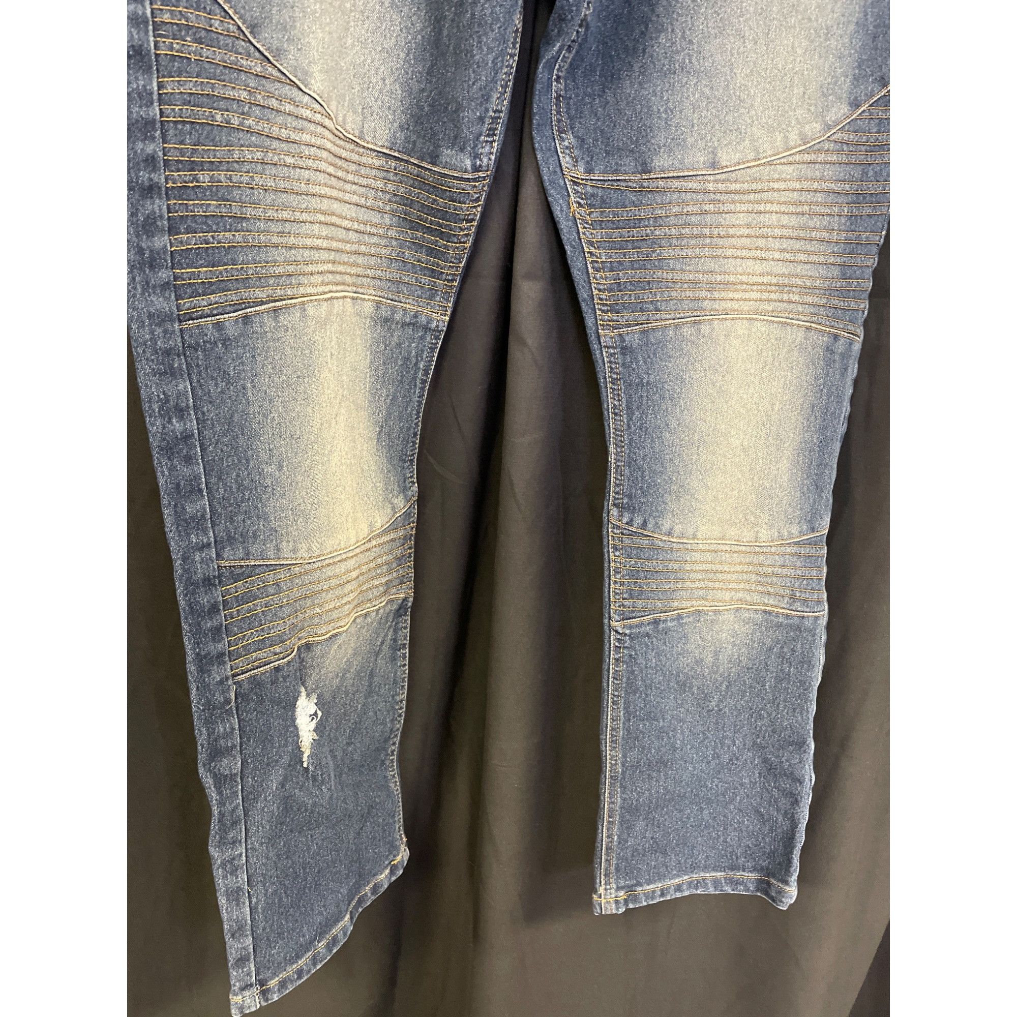 Rocawear Rocawear SKU 496 Mens Blue Distressed Moto Jeans Size 40X30L Size US 37 - 5 Thumbnail