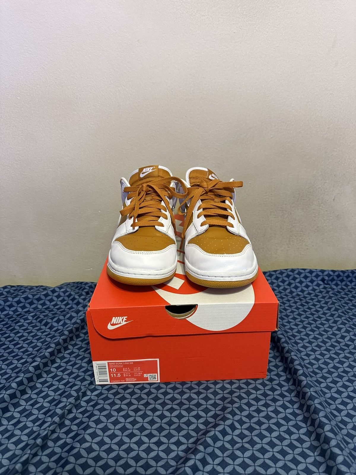 Nike Nike Dunk Low Light Curry Size US 10 / EU 43 - 1 Thumbnail