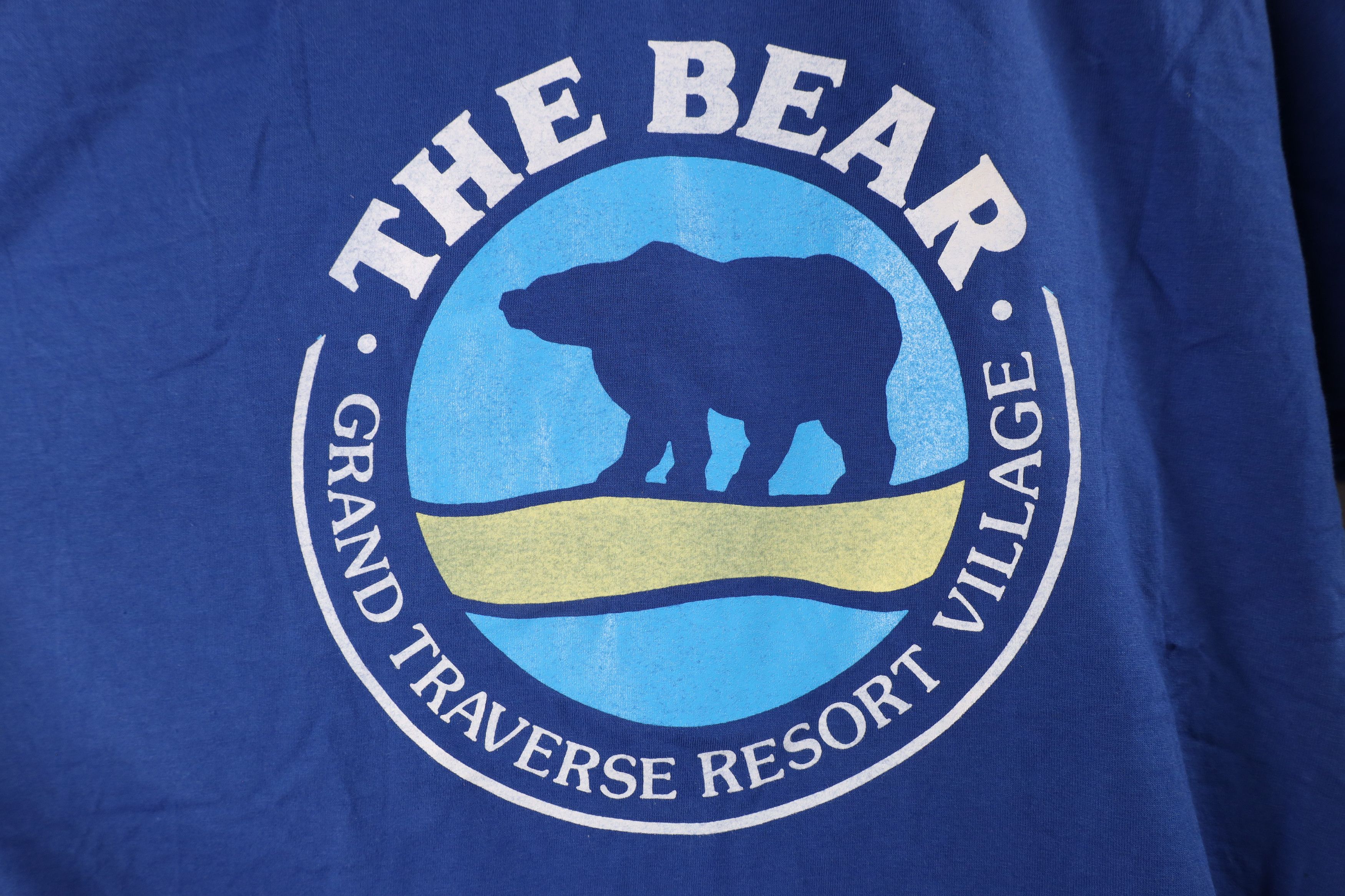 Vintage Vintage 90s Bear Grand Traverse Resort Village T-Shirt USA Size US L / EU 52-54 / 3 - 4 Thumbnail