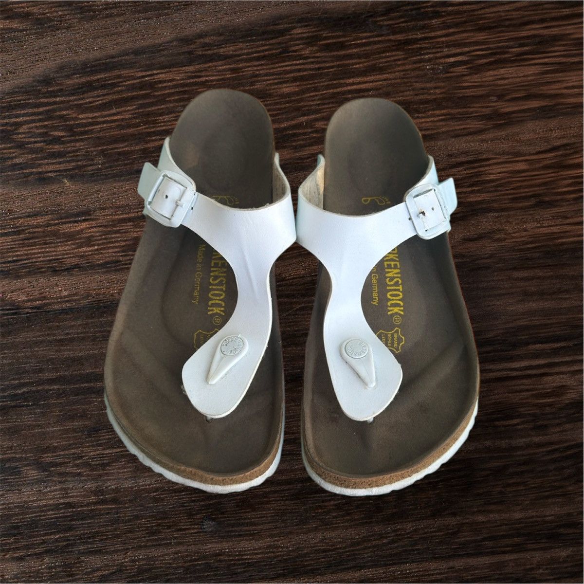 Birkenstock Birkenstock Gizeh White Leather Sandals (EU 37 /US 6,5-7) Size US 6.5 / IT 36.5 - 2 Thumbnail