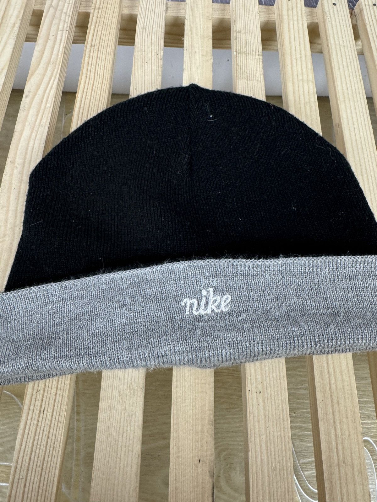 Nike Nike Vintage y2k reversible black/grey beanie hat swoosh Size ONE SIZE - 5 Thumbnail