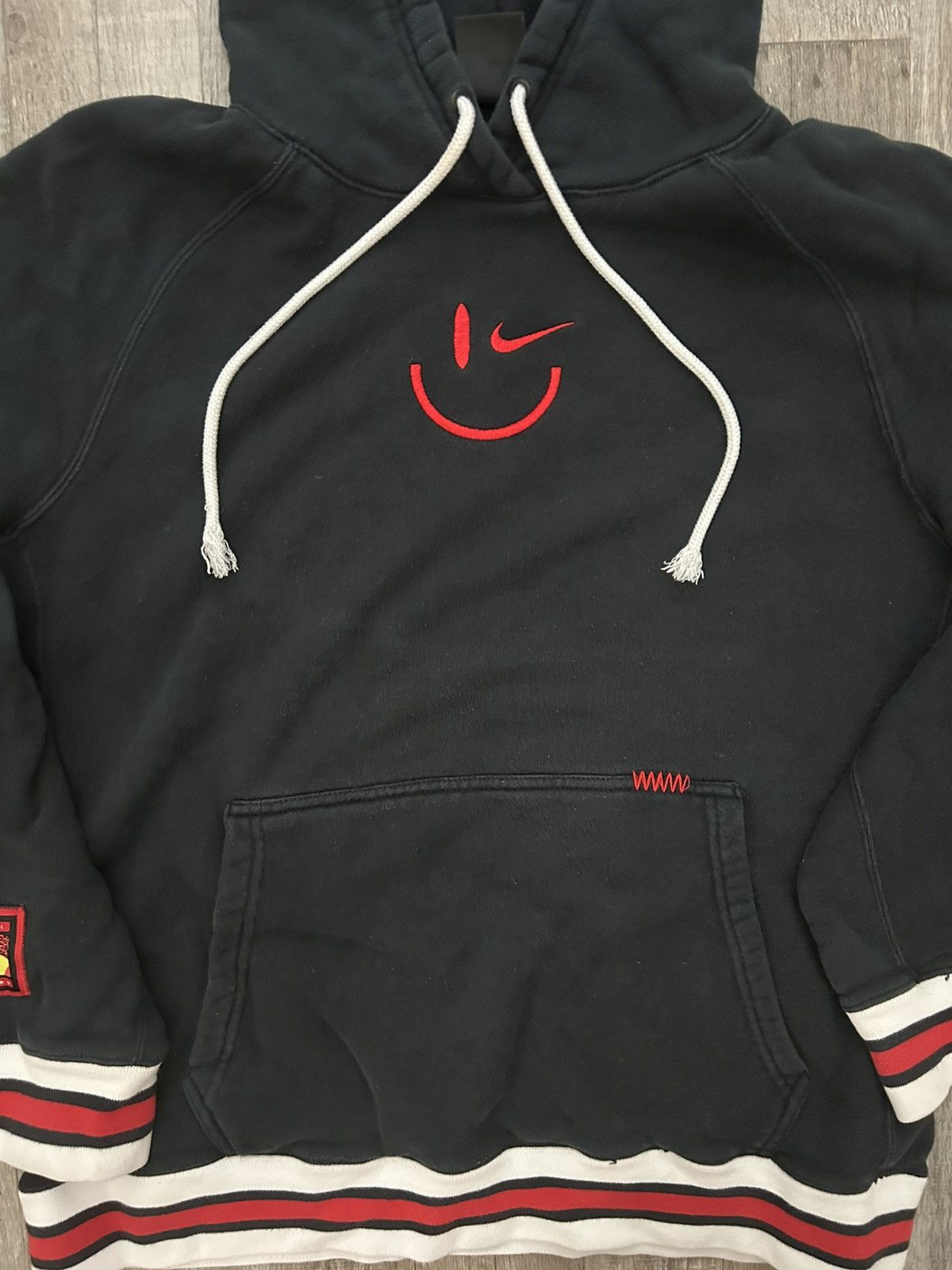 Nike Nike Basketball Hoodie Black Red Stripes Streetwear Sz Large Size US L / EU 52-54 / 3 - 2 Thumbnail
