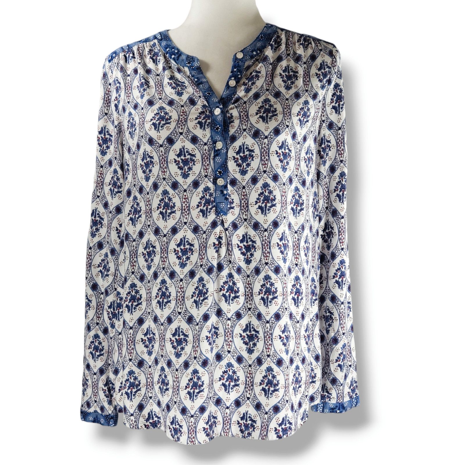 Boden EUC Boden Floral Medallion Henley Top Sz. 6 Blue White Size M / US 6-8 / IT 42-44 - 2 Thumbnail