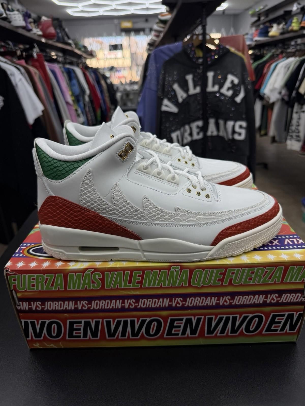 Jordan Brand Size 10.5-Men Air Jordan 3 Retro El Vuelo Summit White/ Size US 10.5 / EU 43-44 - 1 Thumbnail