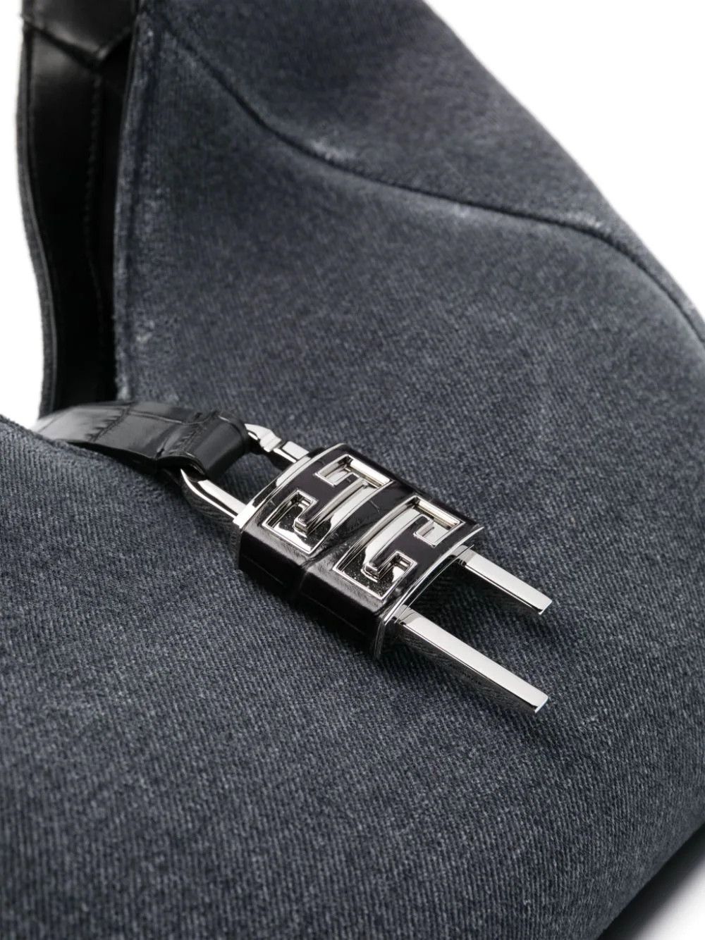 Givenchy o1loc1c0824 Size: OS / Shoulder Bag in Black Size ONE SIZE - 4 Thumbnail