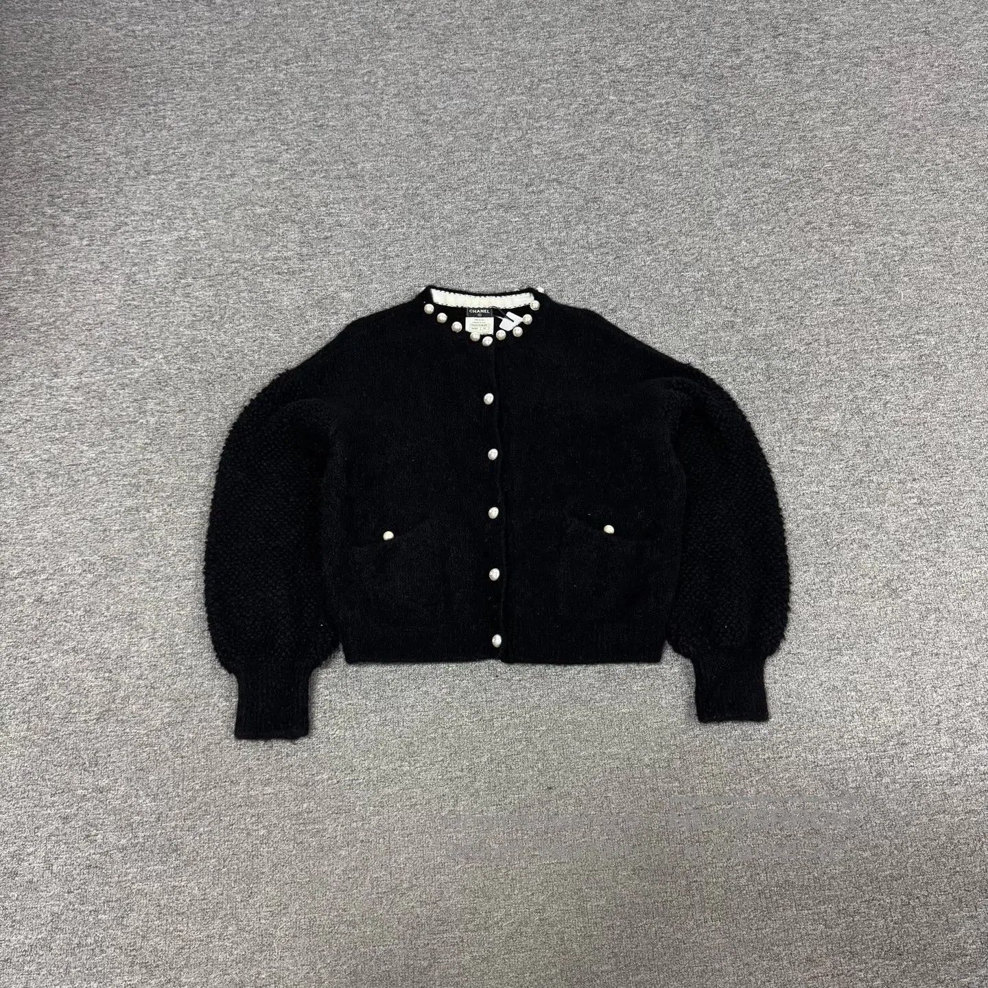 Chanel Chanel size 34 Pearl and cashmere knit cardigan| Size S / US 4 / IT 40 - 1 Thumbnail