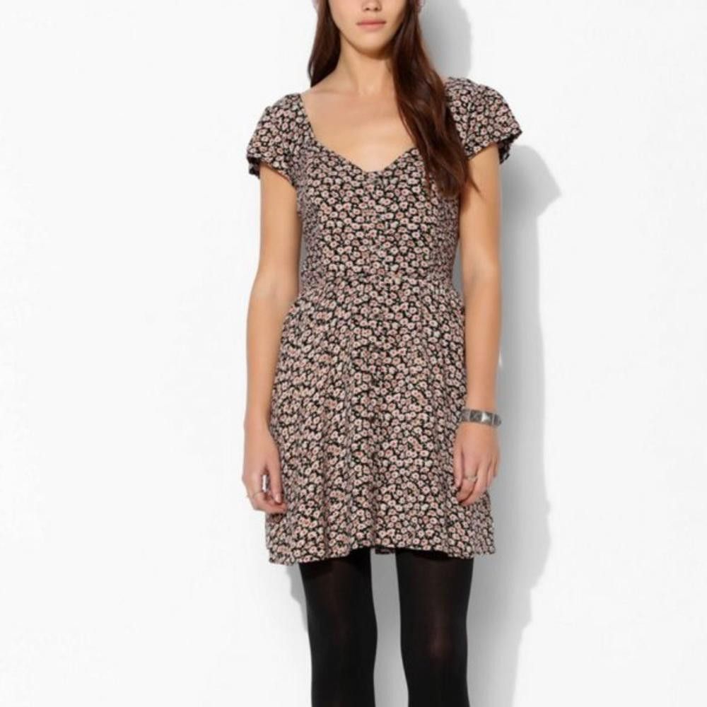 Urban Outfitters Urban Outfitters l Betty Smocked Fit & Flare Dress Size XS Size XS / US 0-2 / IT 36-38 - 1 Thumbnail