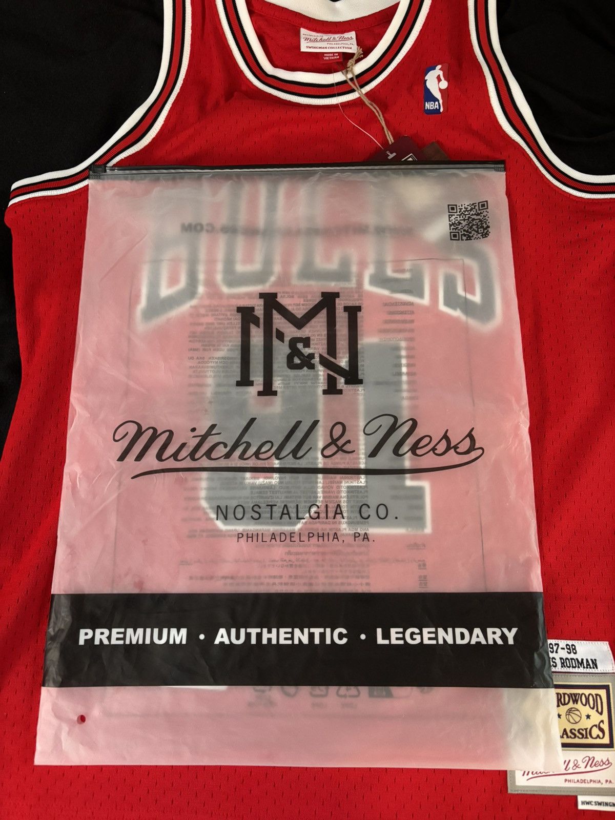 Mitchell & Ness Dennis Rodman ‘Red’ 1997-1998 Bulls Throwback Jersey Size US M / EU 48-50 / 2 - 5 Thumbnail