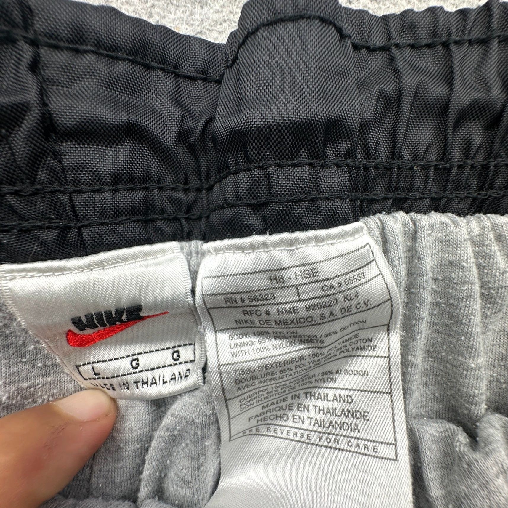 Nike VINTAGE Nike Windbreaker Pants Mens Large Drawstring Zip Lined Nylon Black 90s Ankle Zip Size US 33 - 2 Thumbnail