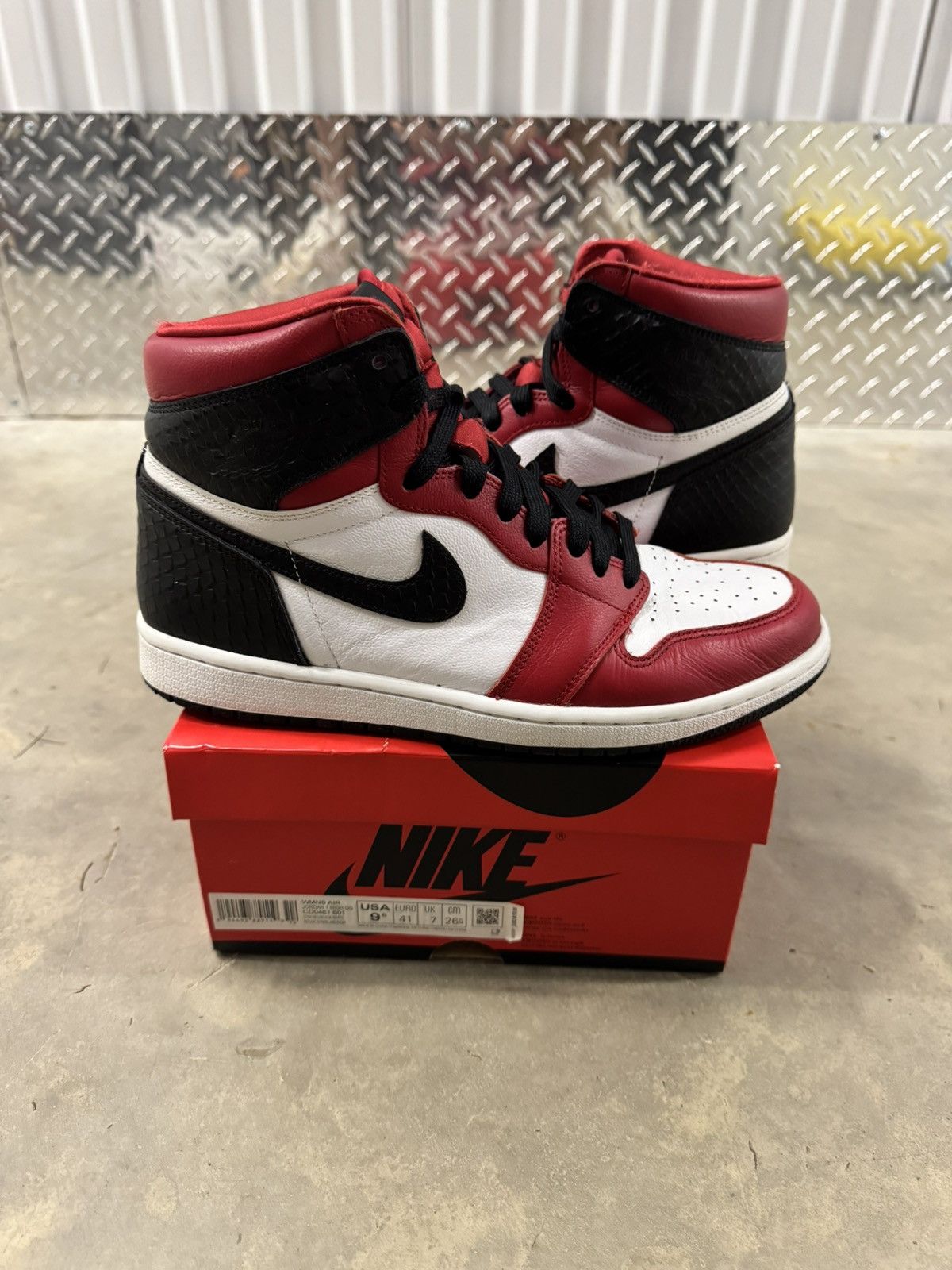 Jordan Retro High OG WMNS Satin Snakeskin Size