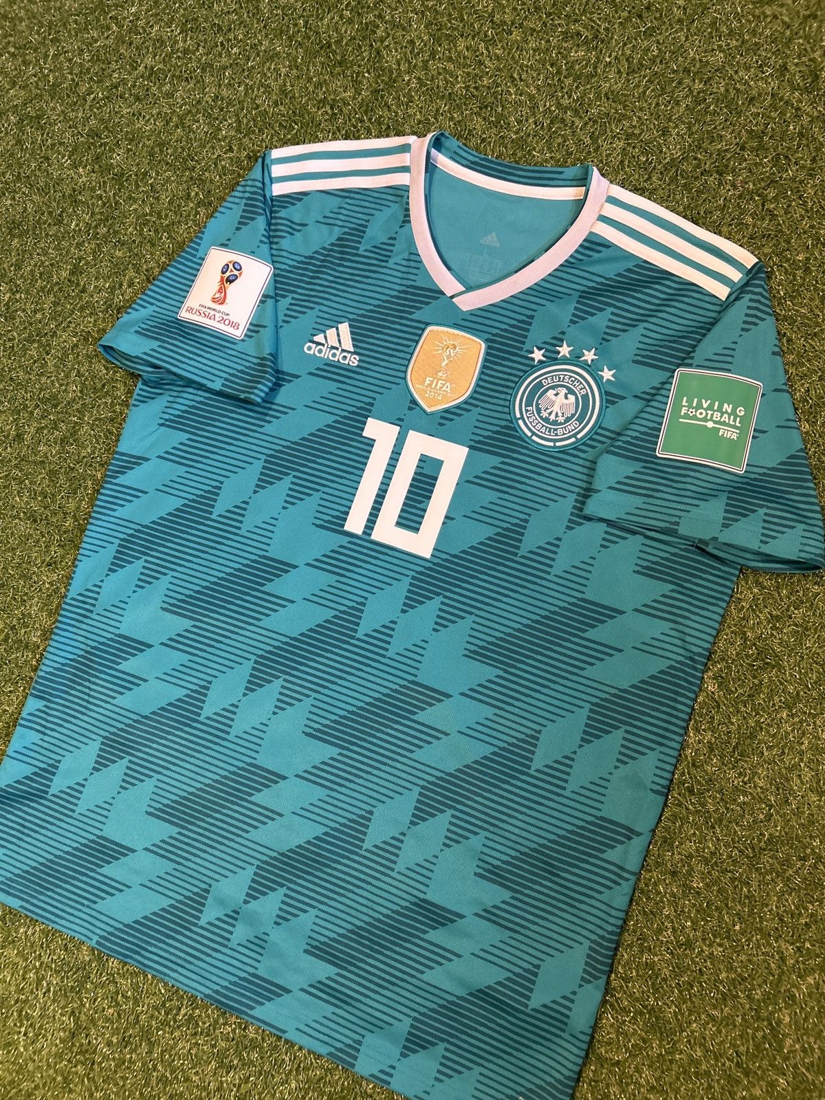 Adidas × Vintage 18/19 Germany Özil Away Shirt Size US L / EU 52-54 / 3 - 4 Thumbnail
