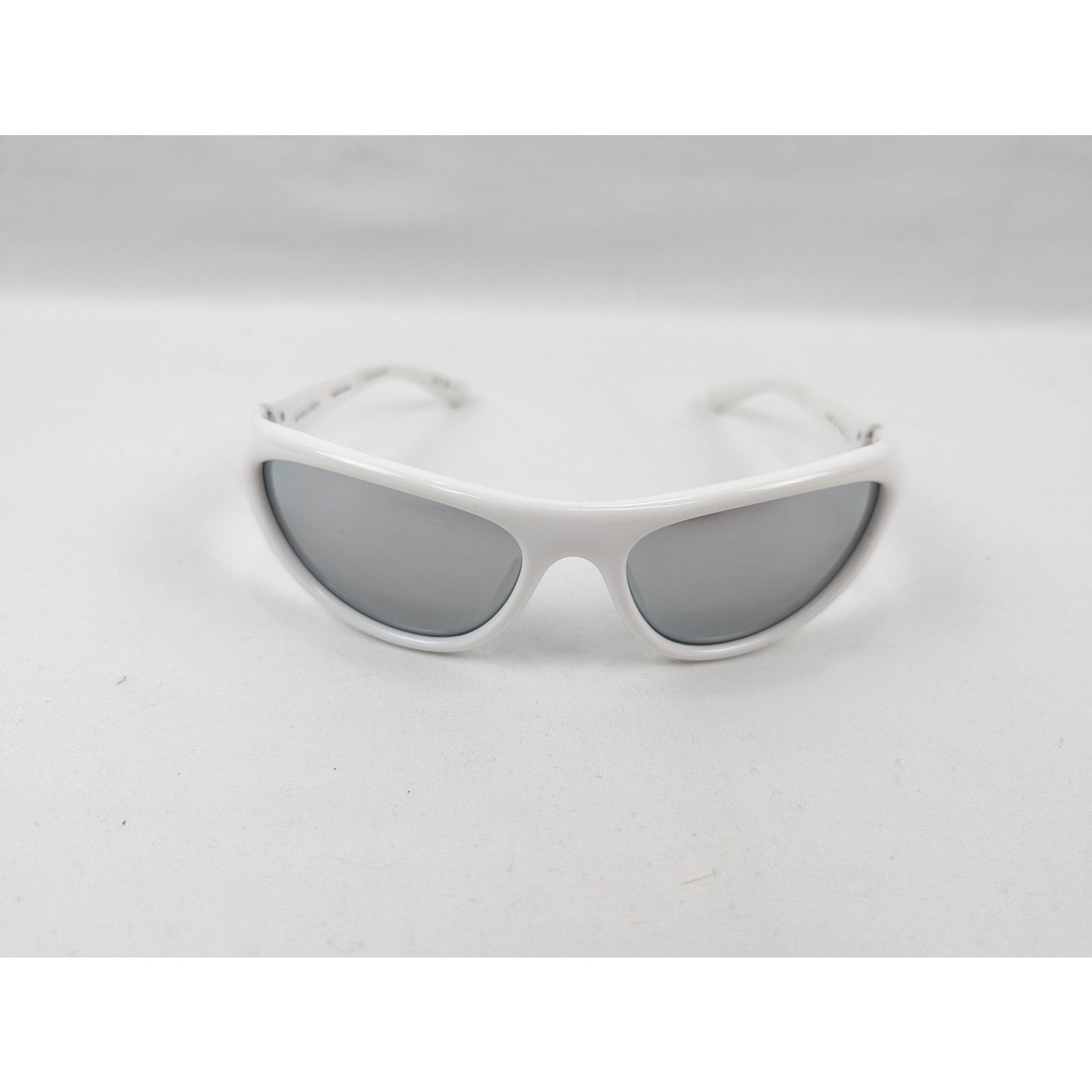 Bottega Veneta o1rshd1 Size: OS / Sungl Case Medium Sunglasses in White Size ONE SIZE - 1 Thumbnail