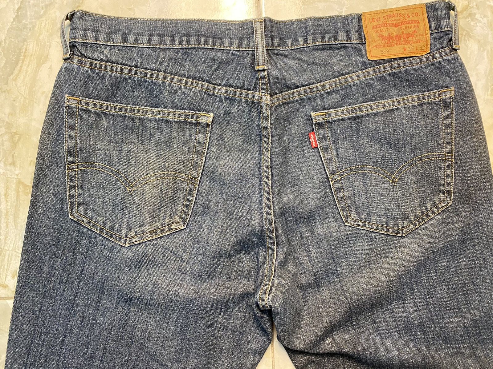 Levi’s 559 distressed denim street wear vintage