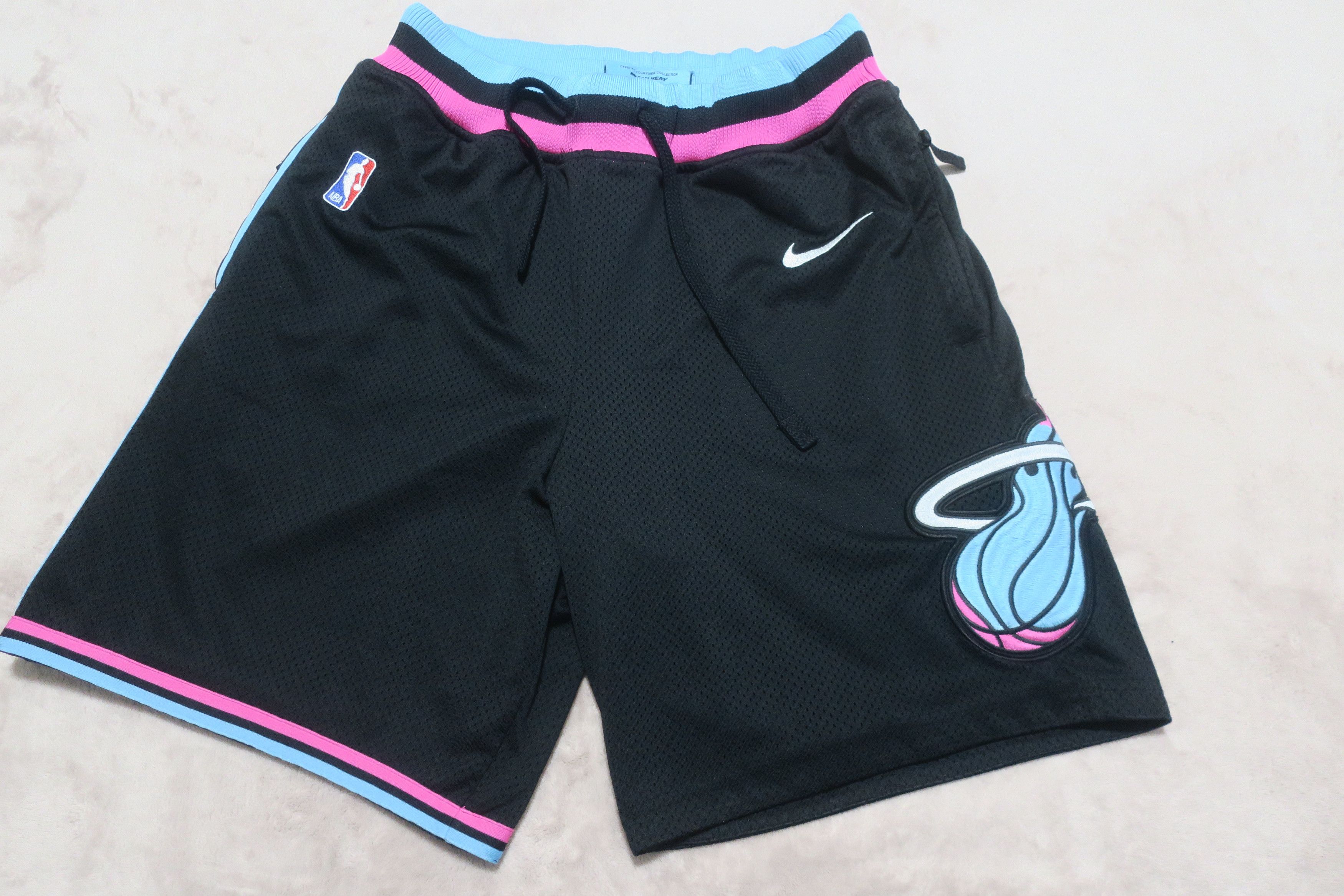 Nike Miami Heat Courtside Collection 2018-19 Shorts Size M Size US 26 / EU 42 - 1 Thumbnail