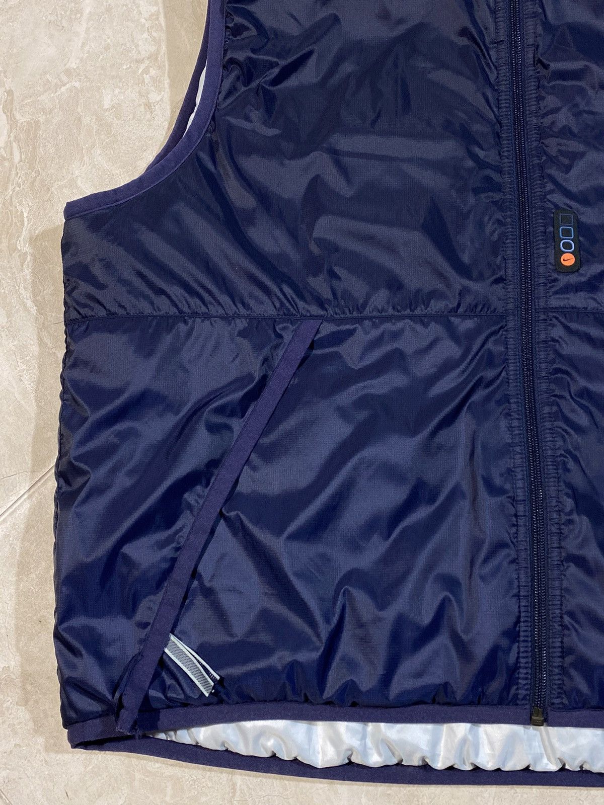 Nike 🔥 Y2k NIKE PUFFER VEST SILVER FUTURE RAVE VIBES Size US XL / EU 56 / 4 - 7 Thumbnail