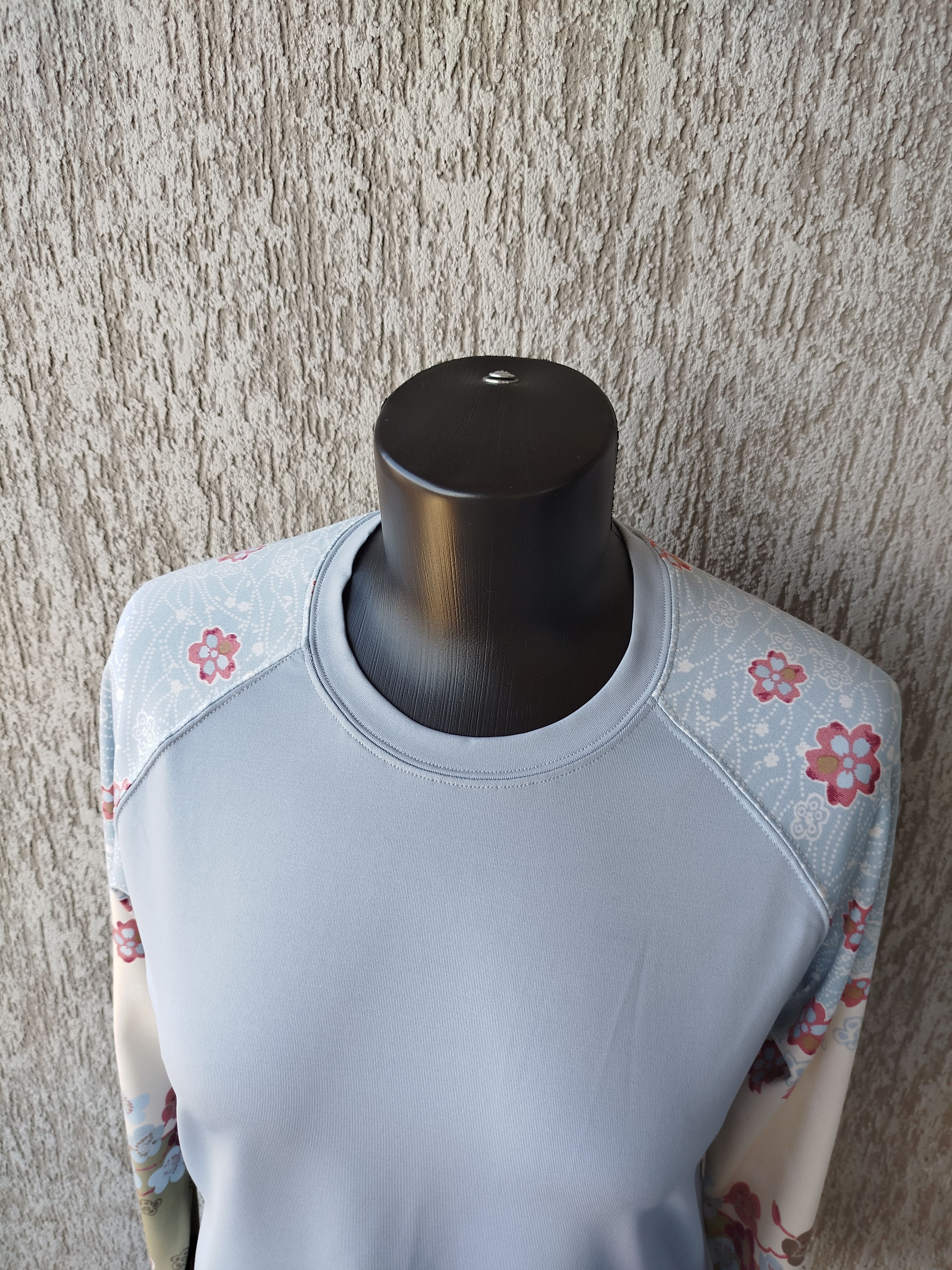 The North Face Womens Top Long Sleeve Blue Floral Lersey VaporWick Size L / US 10 / IT 46 - 5 Thumbnail
