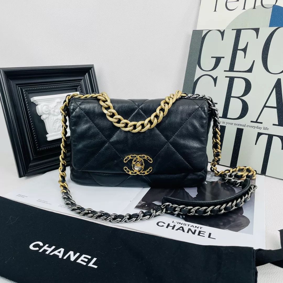 Chanel Pre-loved Bag Very good condition Size ONE SIZE - 1 Thumbnail