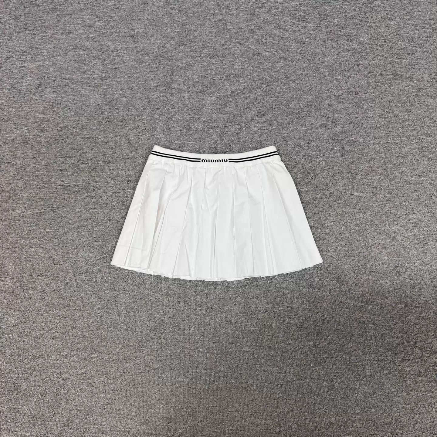 Miu Miu MIU MIU White Pleated Logo Mini Skirt Women's 36 Size 25" / US 0 / IT 36 - 1 Thumbnail