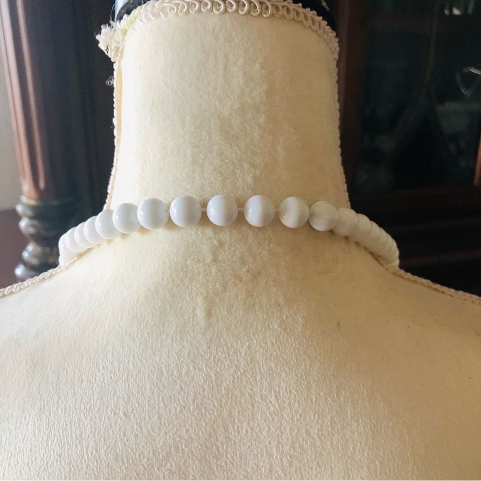 Jewelry Knotted white plastic pearl bead necklace Size ONE SIZE - 3 Thumbnail