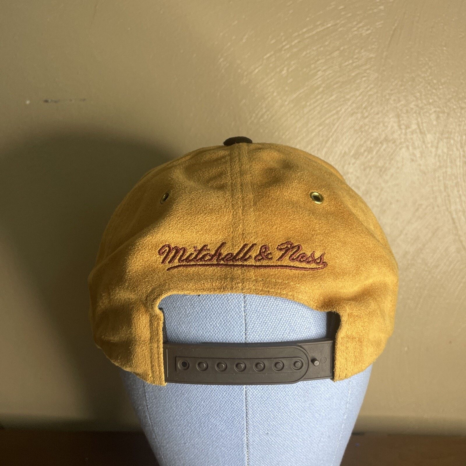 Mitchell & Ness Rear Mitchell & Ness SnapBack Chicago Bulls Suede EUC Size US XL / EU 56 / 4 - 5 Thumbnail