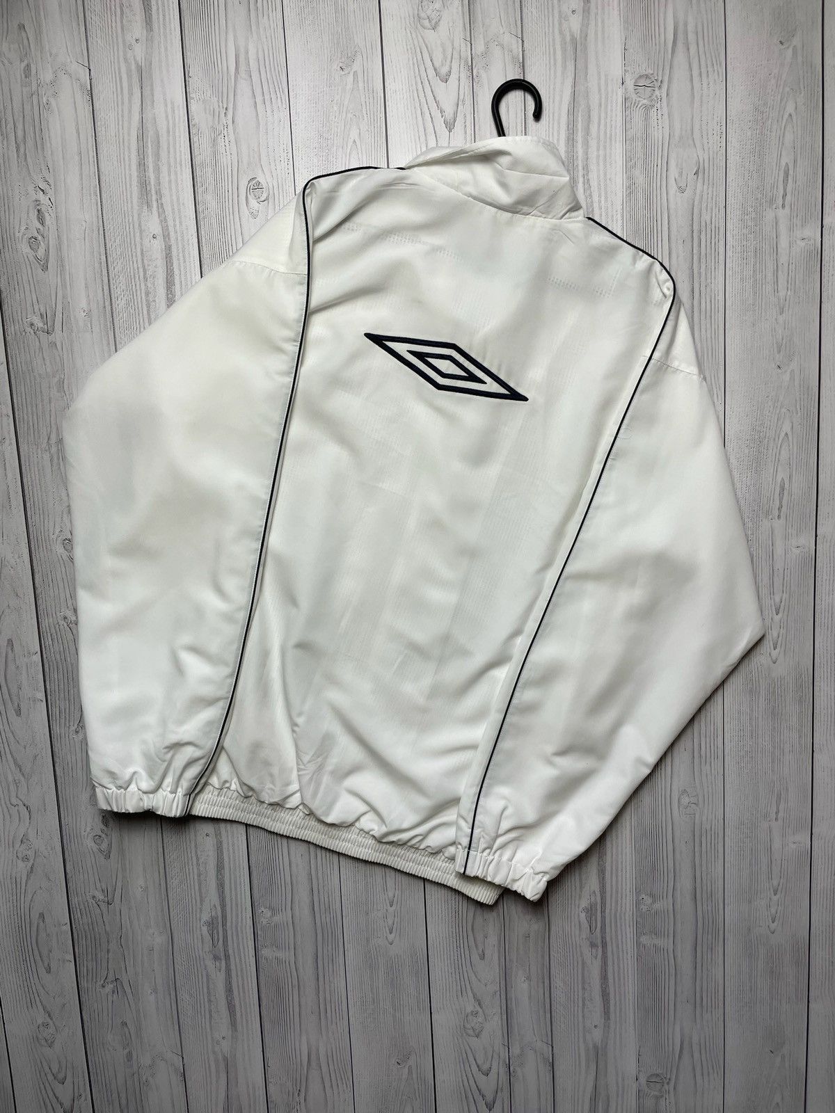 Umbro Vintage Umbro light jacket size L Y2K white Size US L / EU 52-54 / 3 - 1 Thumbnail