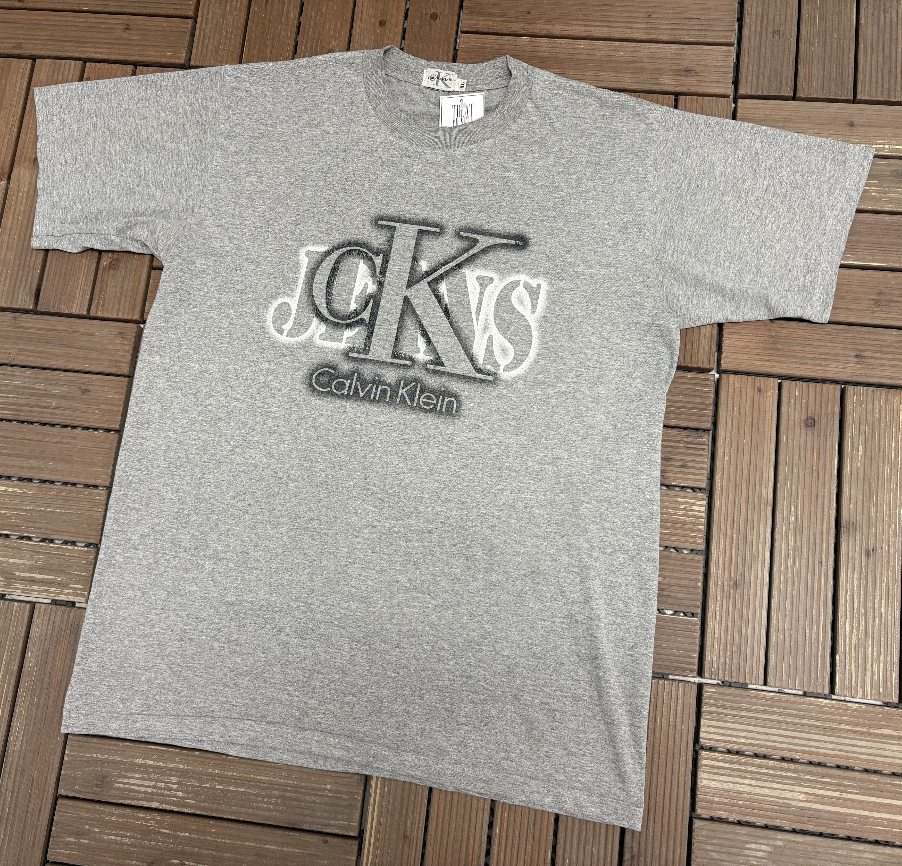 Calvin Klein × Vintage Calvin Klein "Spray Paint" Vintage Grey T-Shirt Tee Size US XL / EU 56 / 4 - 2 Thumbnail