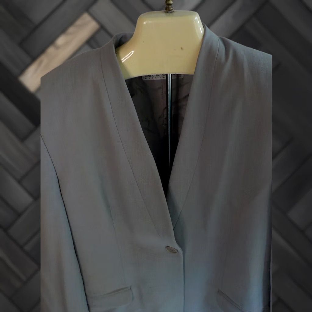 Emporio Armani Emporio Armani 1 Button Blazer 100% Virgin Wool Gray Blazer Women Regular Size 12 100% Wool 42 US 12 Gray Mens Womens Girls Boys Size XL / US 12-14 / IT 48-50 - 1 Thumbnail
