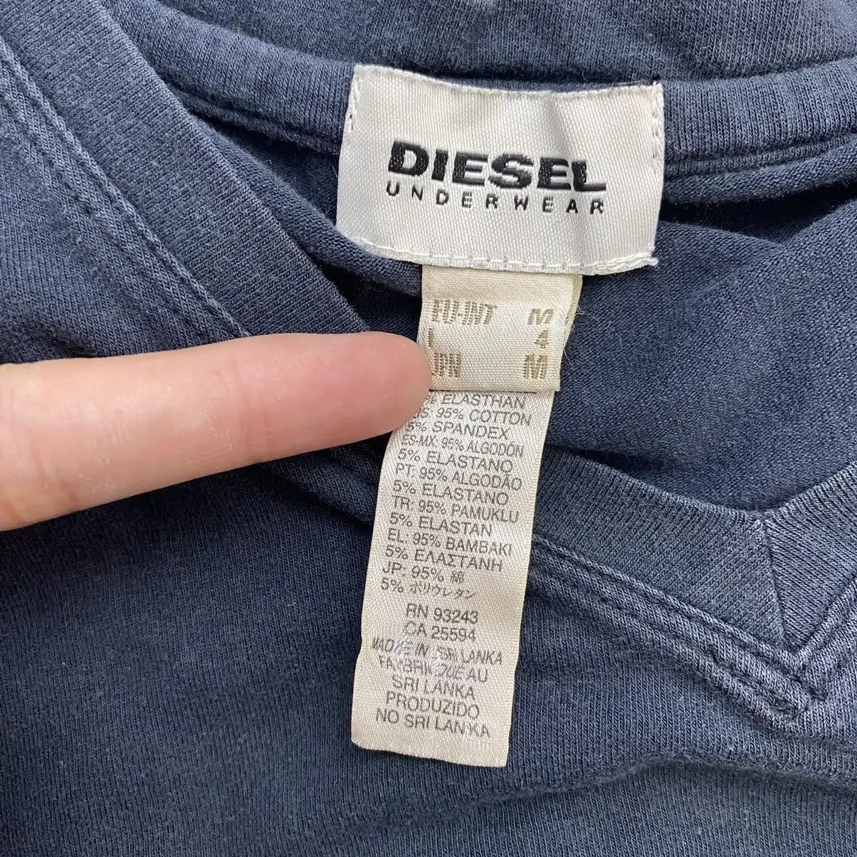 Diesel DIESEL ITALY Minimalist Design V Neck Plain Tee Shirt Top Size M / US 6-8 / IT 42-44 - 4 Thumbnail