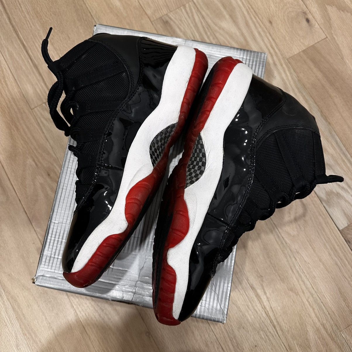 Jordan Brand Air Jordan 11 bred Size US 8.5 / EU 41-42 - 2 Thumbnail