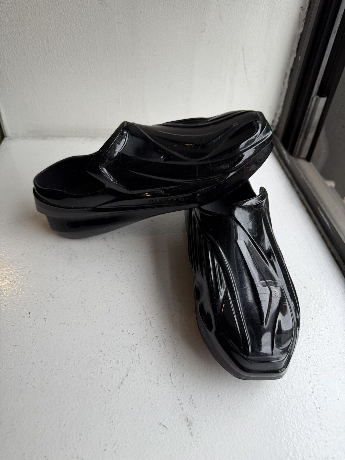 1017 ALYX 9SM 1017 Alyx 9SM Black Shiny Mono slip on Size US 9 / EU 42 - 6 Thumbnail