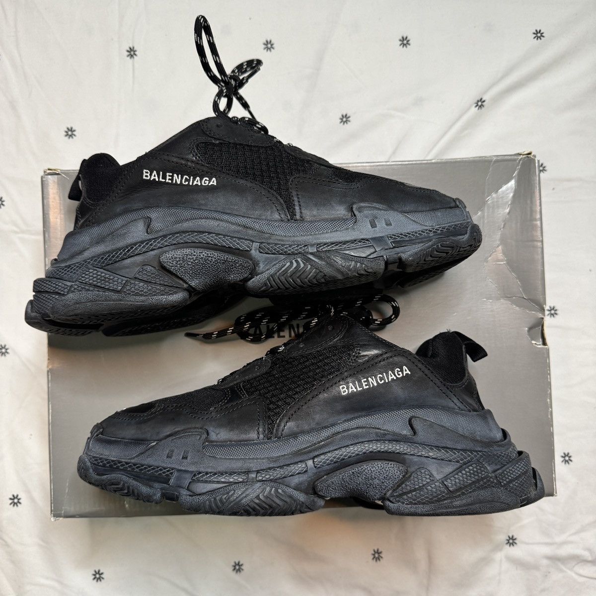 Balenciaga MEN'S TRIPLE S CLEAR SOLE SNEAKER IN BLACK Size US 9 / EU 42 - 1 Thumbnail