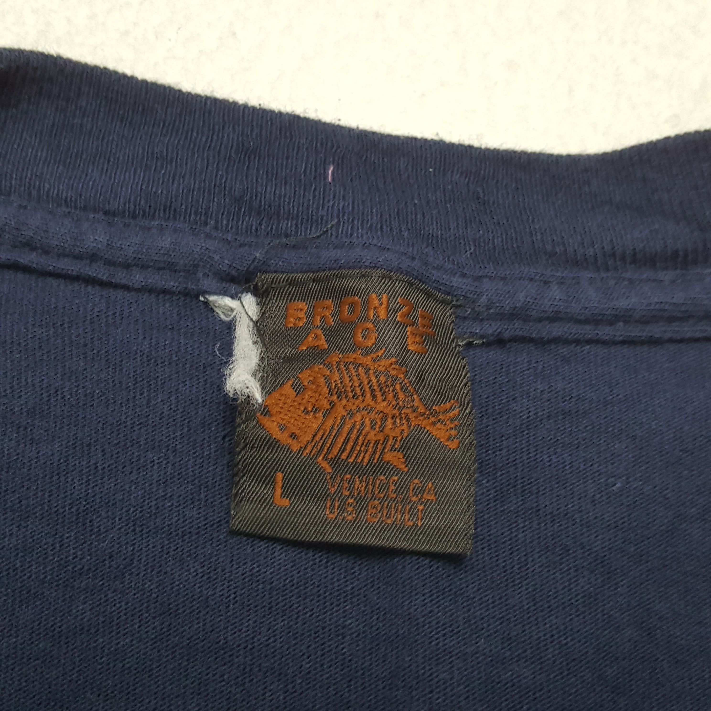 Vintage BRONZE AGE Surfing Style Back Print Design Tshirt Size US M / EU 48-50 / 2 - 7 Thumbnail