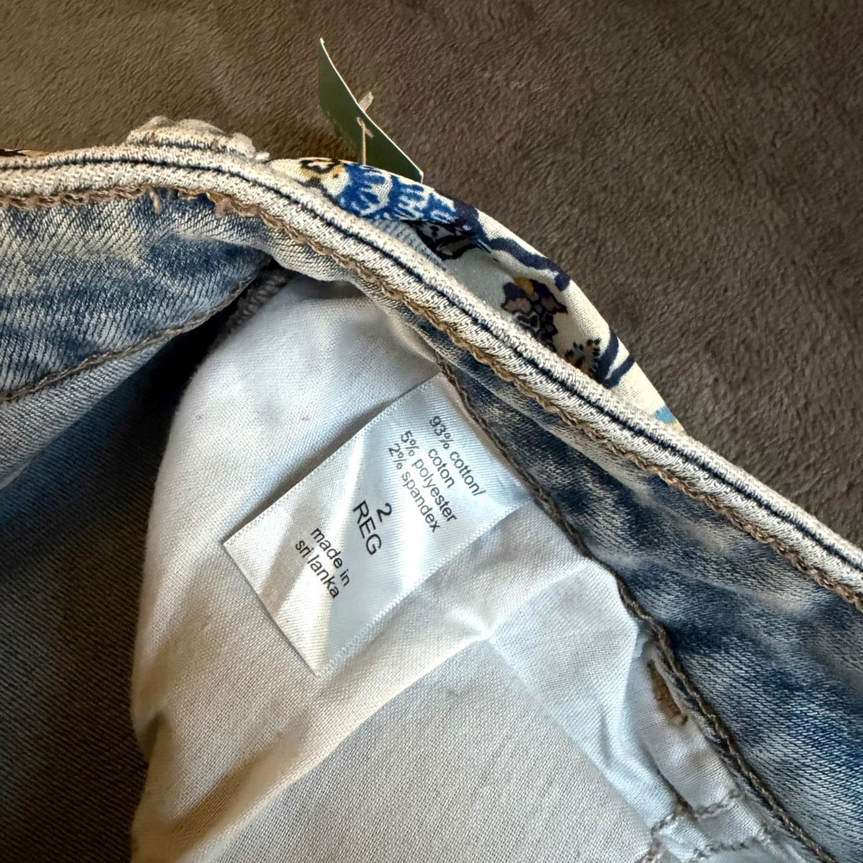Vintage Maurices M Jeans Distressed Light Wash Straight Jeans Womens 2 Reg Denim Cotton Blend Belted Stretch Mid Rise Inseam 30.5 in Button Size 26" / US 2 / IT 38 - 7 Thumbnail