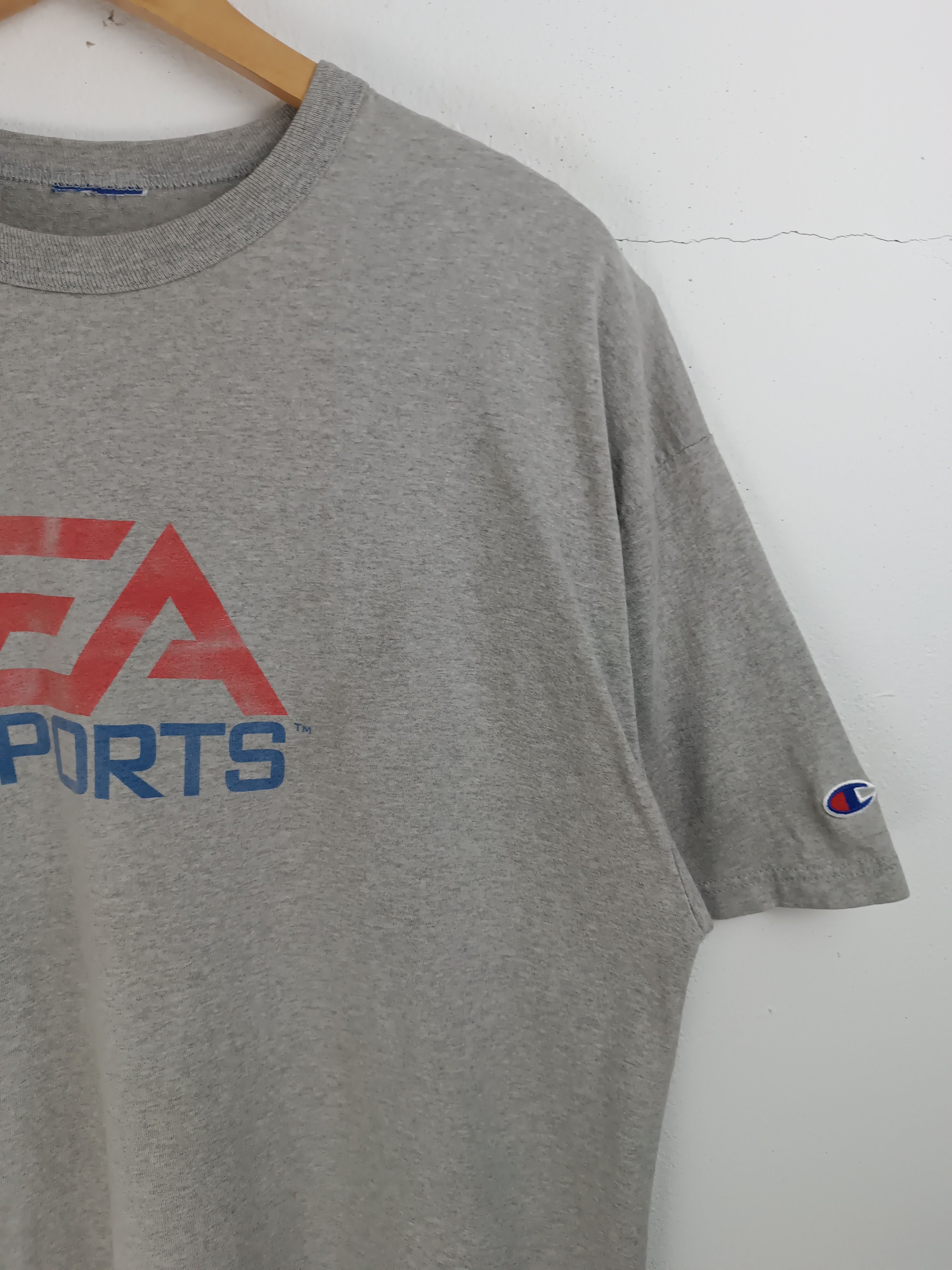 Champion VINTAGE Y2K EA SPORTS CHAMPION GAME FIFA 2K NBA VERY RARE Ts Size US XL / EU 56 / 4 - 6 Thumbnail