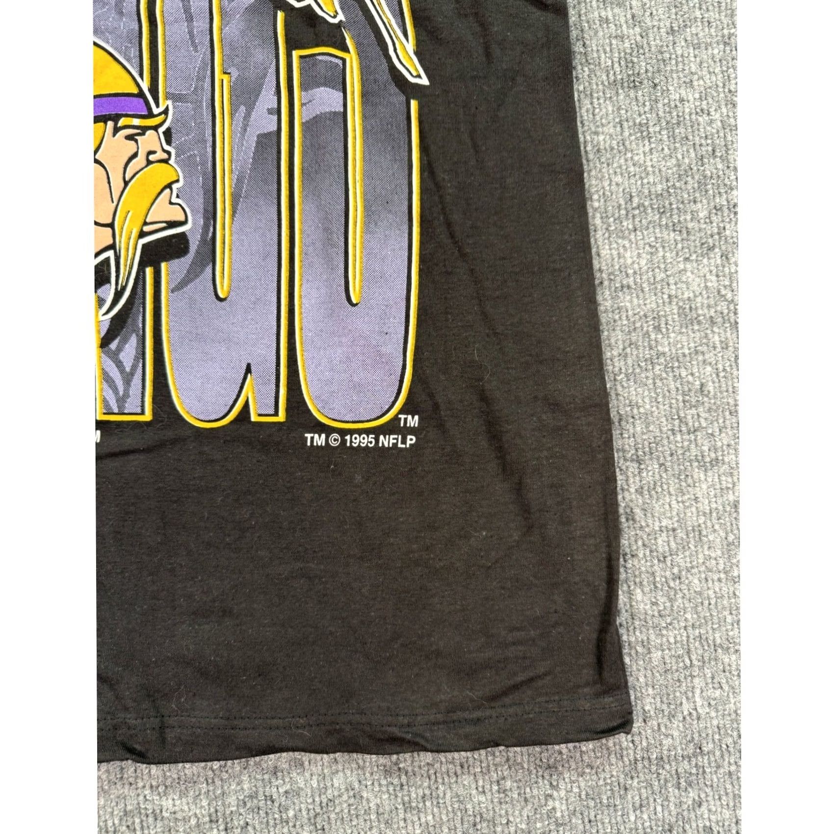 Logo 7 VINTAGE Logo 7 Minnesota Vikings T Shirt Mens L Black 1995 NFL Graphic Tee Size US L / EU 52-54 / 3 - 4 Thumbnail