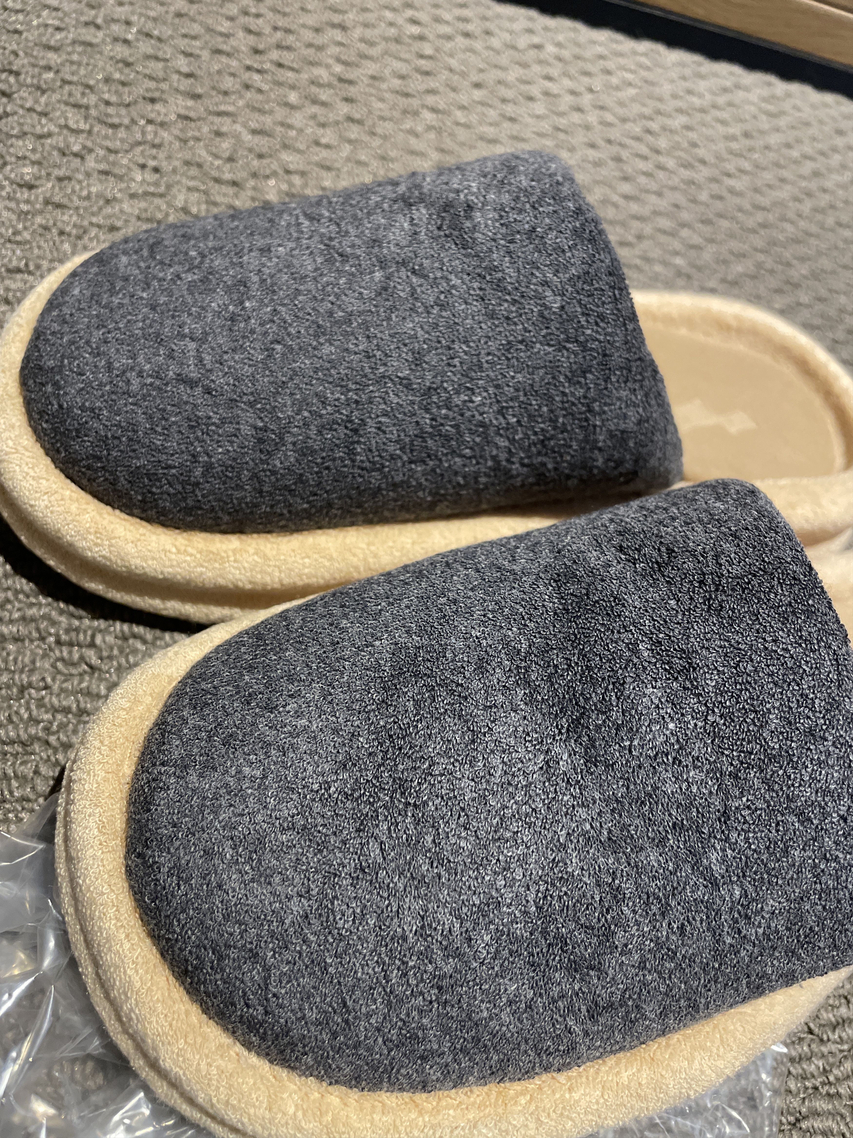 SKYLRK Rest slippers Size US 6 / EU 39 - 11 Thumbnail