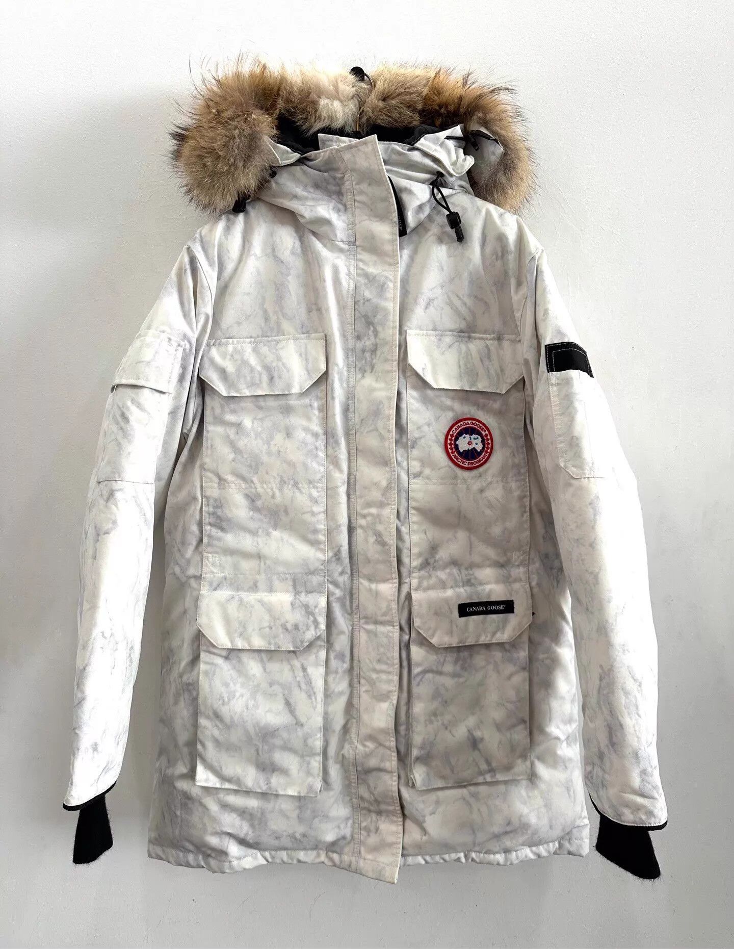 Canada Goose Canada Goose Expedition women's white down parka L logo Size L / US 10 / IT 46 - 1 Thumbnail