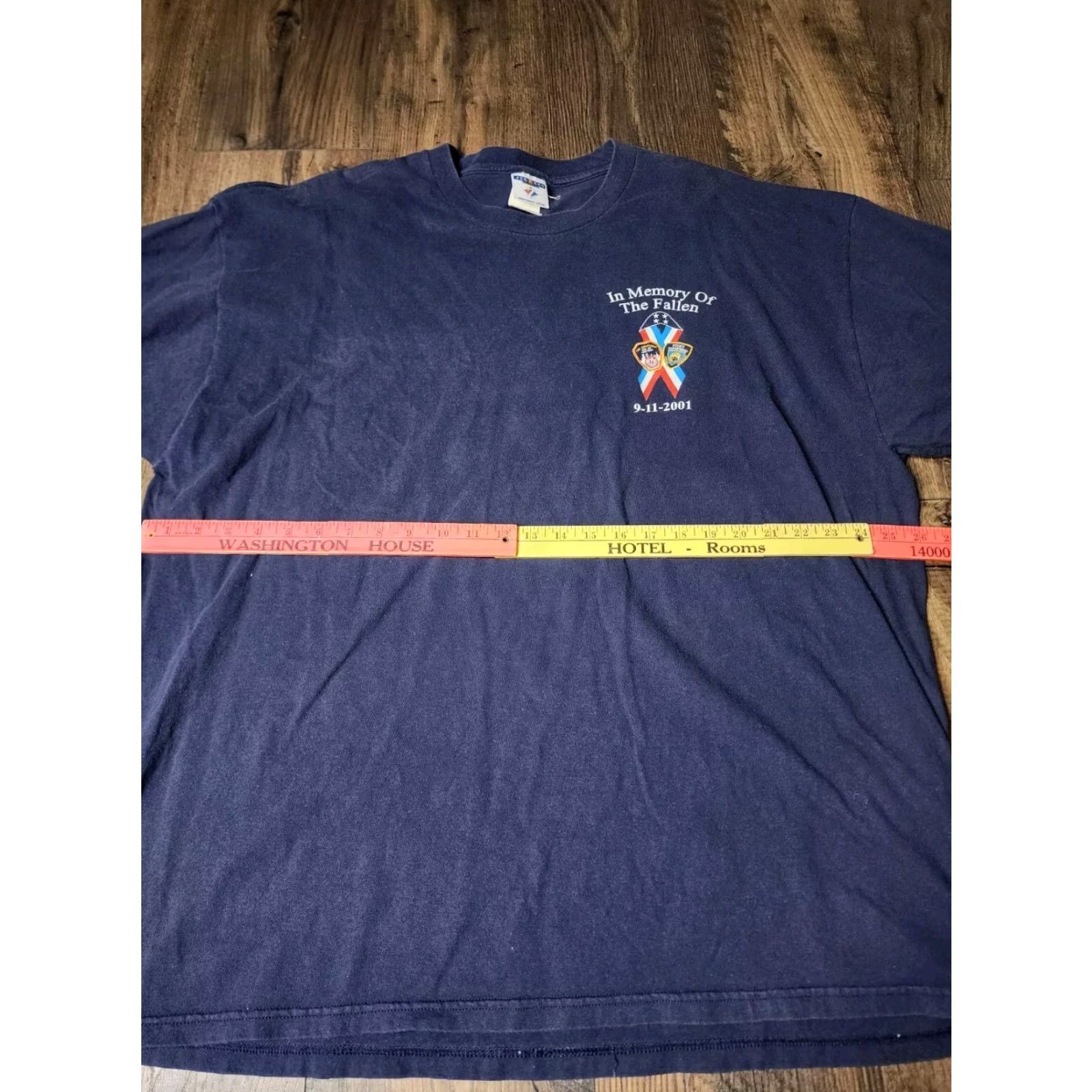 Fruit Of The Loom VINTAGE The Other Twin Towers Of New York Fallen Heroes T-Shirt 2XL Blue 9/11 Mens Vintage Graphic Tee Size US XXL / EU 58 / 5 - 4 Thumbnail