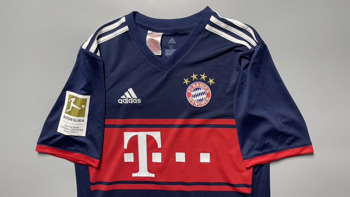Adidas XL KIDS SIZE BAYERN ADIDAS 2017/2018 SOCCER JERSEY #11 JAMES Size US XS / EU 42 / 0 - 3 Thumbnail