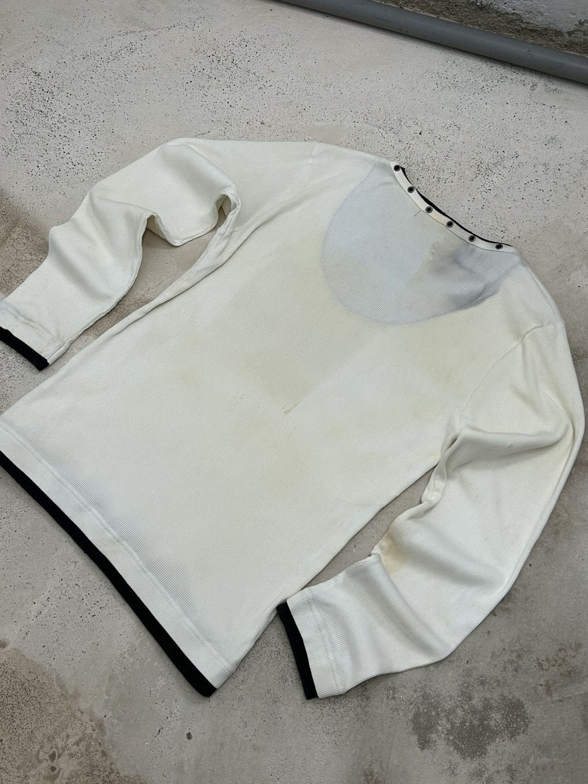 Designer × Japanese Brand ‘Brave’ Gothic Graphic V-Neck Long Sleeve w/ Studded Collar Size US S / EU 44-46 / 1 - 11 Thumbnail